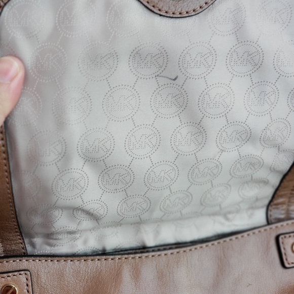 Michael Kors Crossbody Medium - Picture 7 of 8